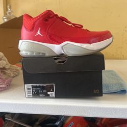 Jordan Max Aura 3(GS) Universal Red/White Side 7