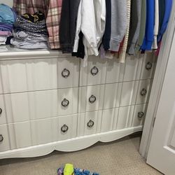 Dresser And Nightstands 