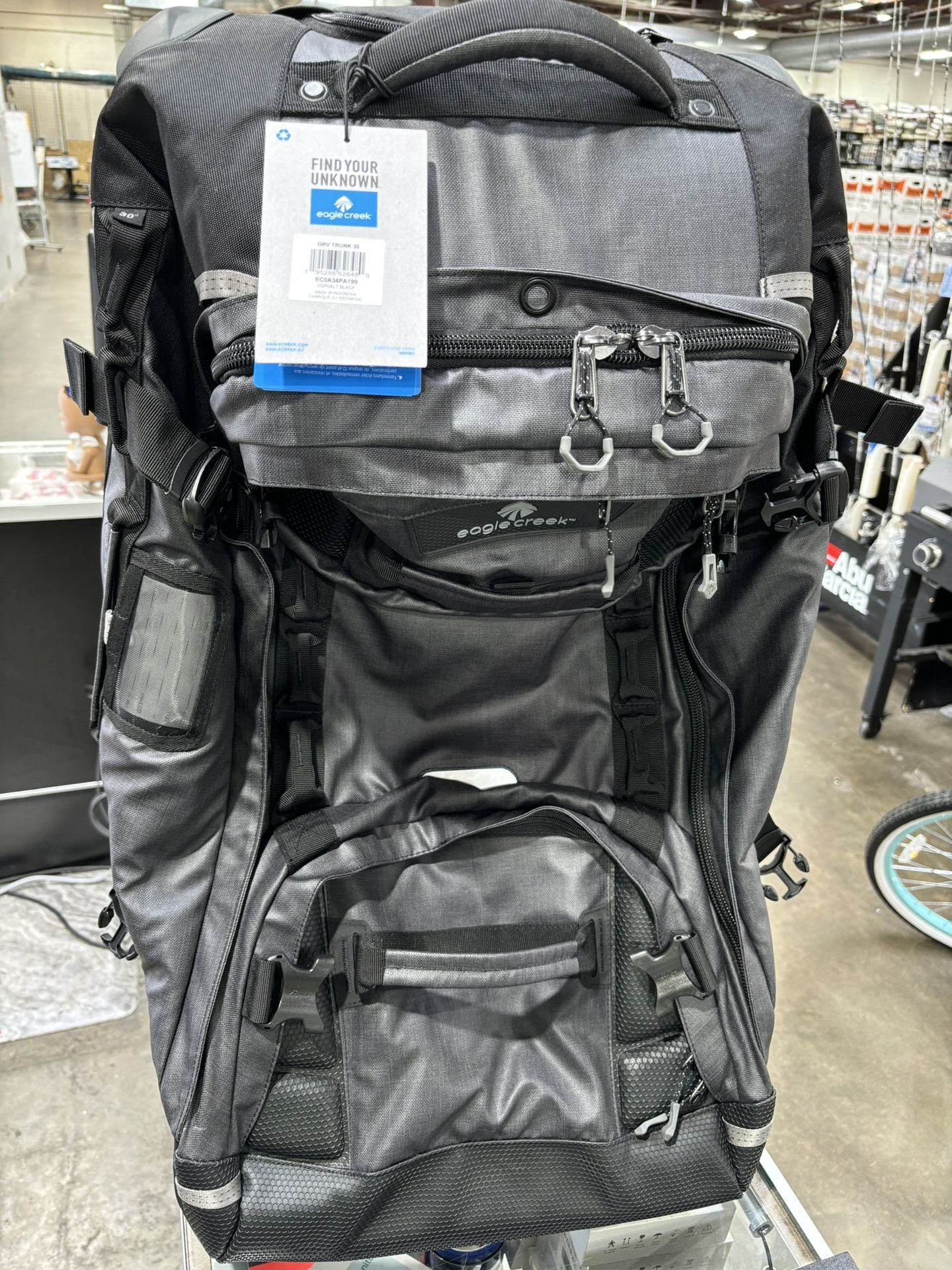 eagle creek ORV 2-Wheel Trunk 30 Ultra Durable Suitcases with Wheels, Expandable Wet/Dry Compartment, Compression Cargo Net
