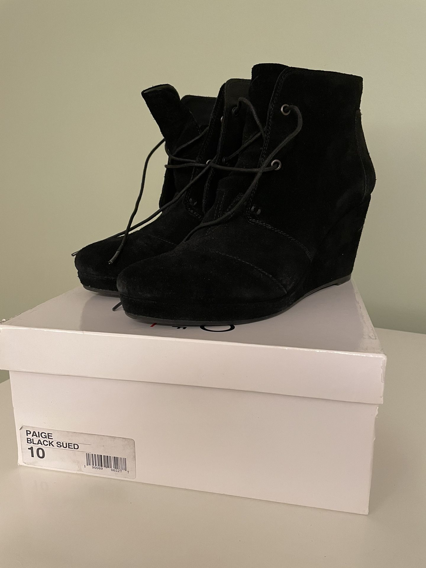 Blondo Paige waterproof wedge booties. Black suede Size 10
