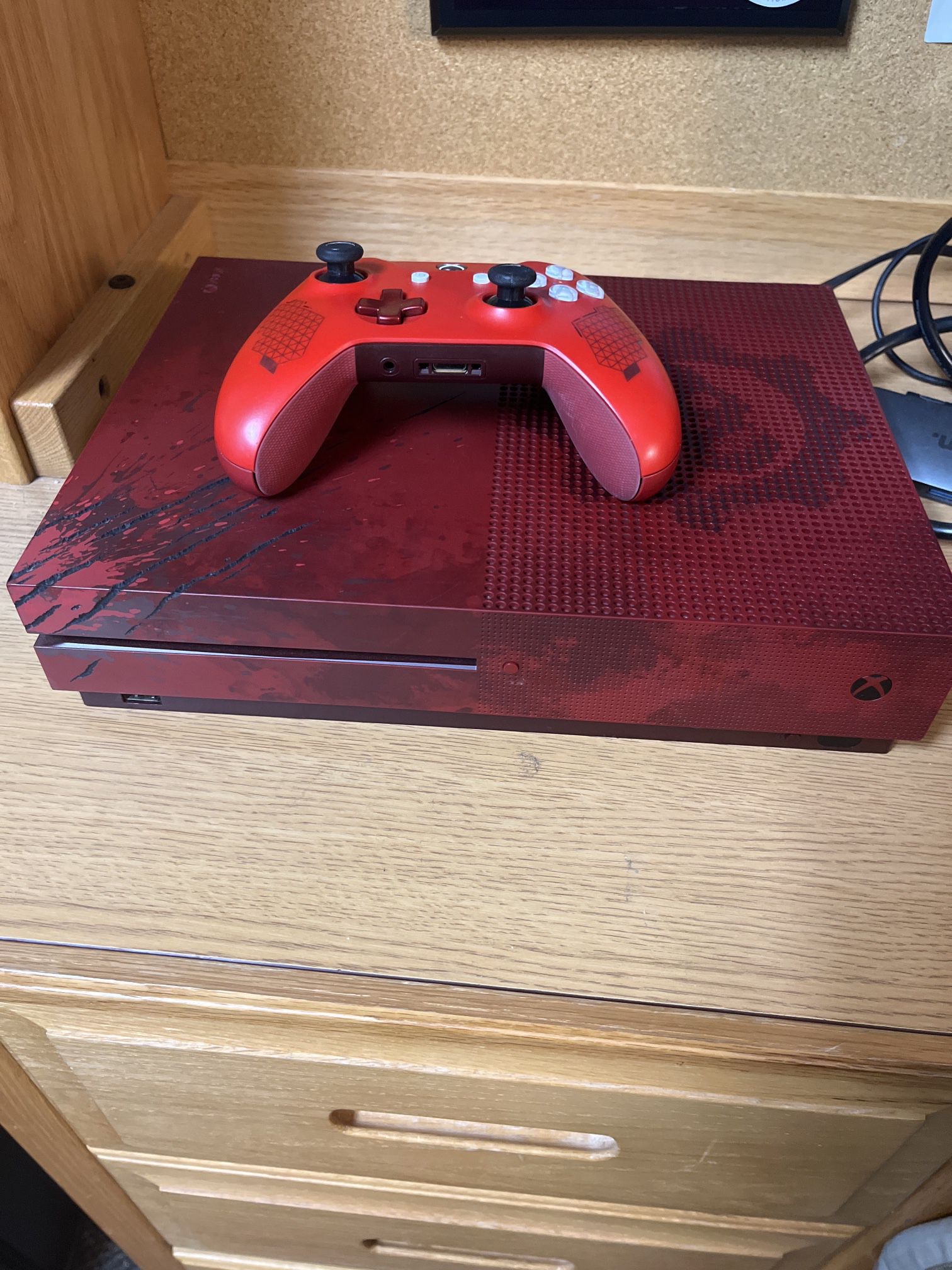 Xbox one S (gears of war limited edition)