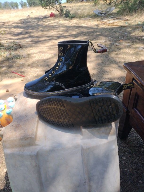 Dr.Martins Black Glossy Size 10