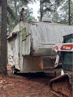 Wildcat 5th wheel trailer used for deer 🦌 lease camping nice inside