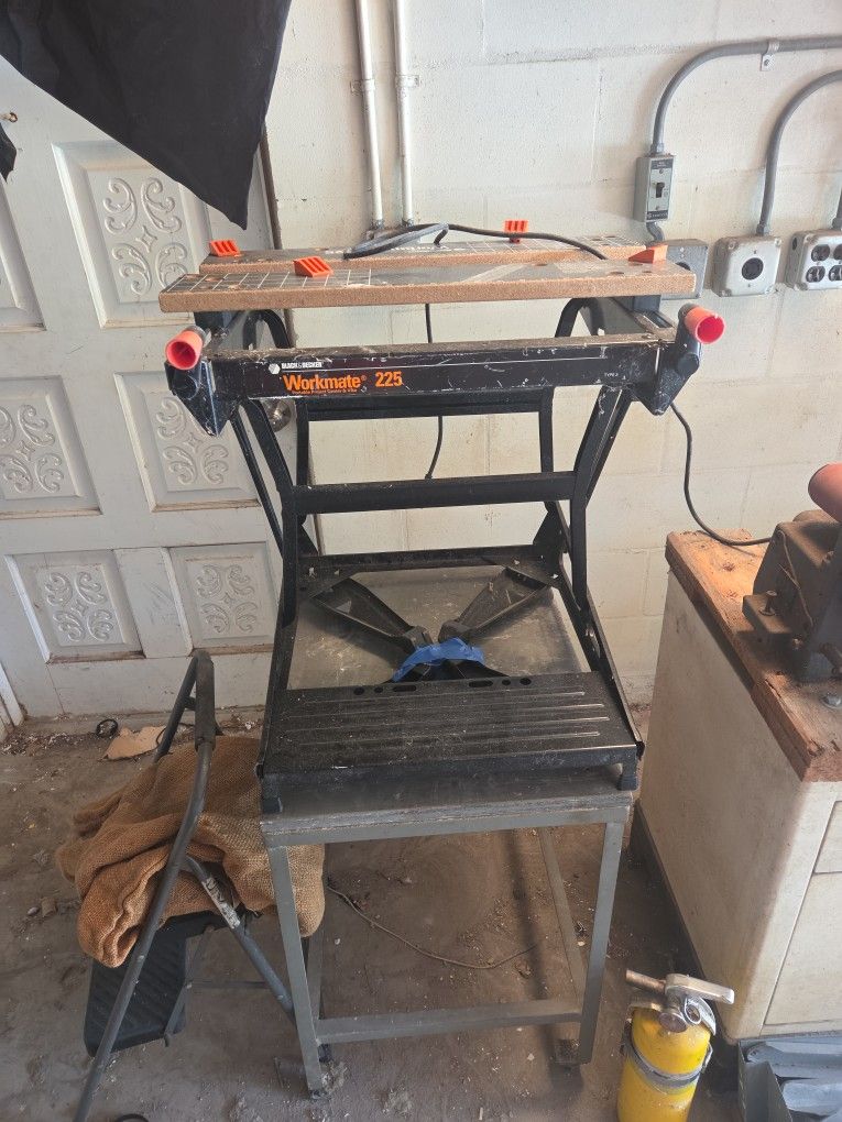 BLACK & DECKER Workmate 225 Portable Project Center & Vise