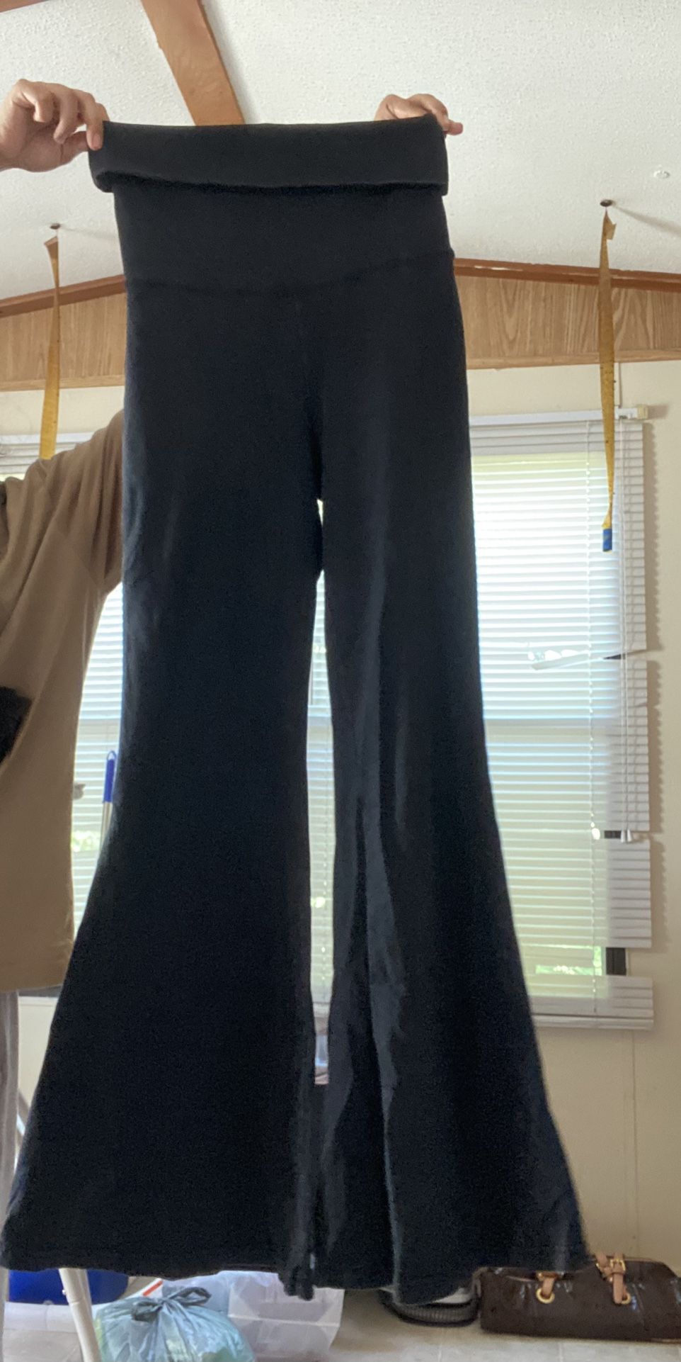 Black leggings, size medium