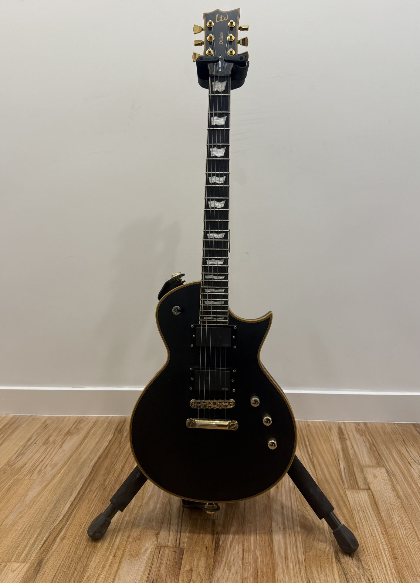 ESP LTD EC-1000 Electric Guitar - Vintage Black
