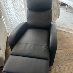 Reclinable Chair
