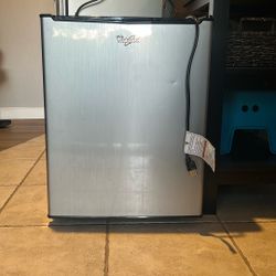 Whirlpool Mini Fridge 