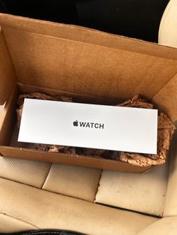 *BRAND NEW IN BOX*Apple Watch SE 3 GPS 40mm Starlight Aluminum Case with Starlight Sport Band - M/L