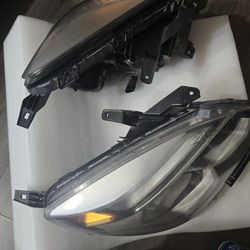 Chevy
equinox Headlight 2010-15 Set good condition