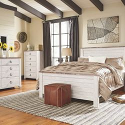 Willowton - Whitewash - 5 Pc. - Dresser, Mirror, Queen Panel Bed
