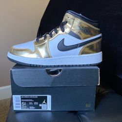 Air Jordan 1 MID Size 5.5Y