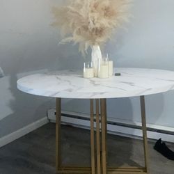 Moving sale !! Dining Room Table