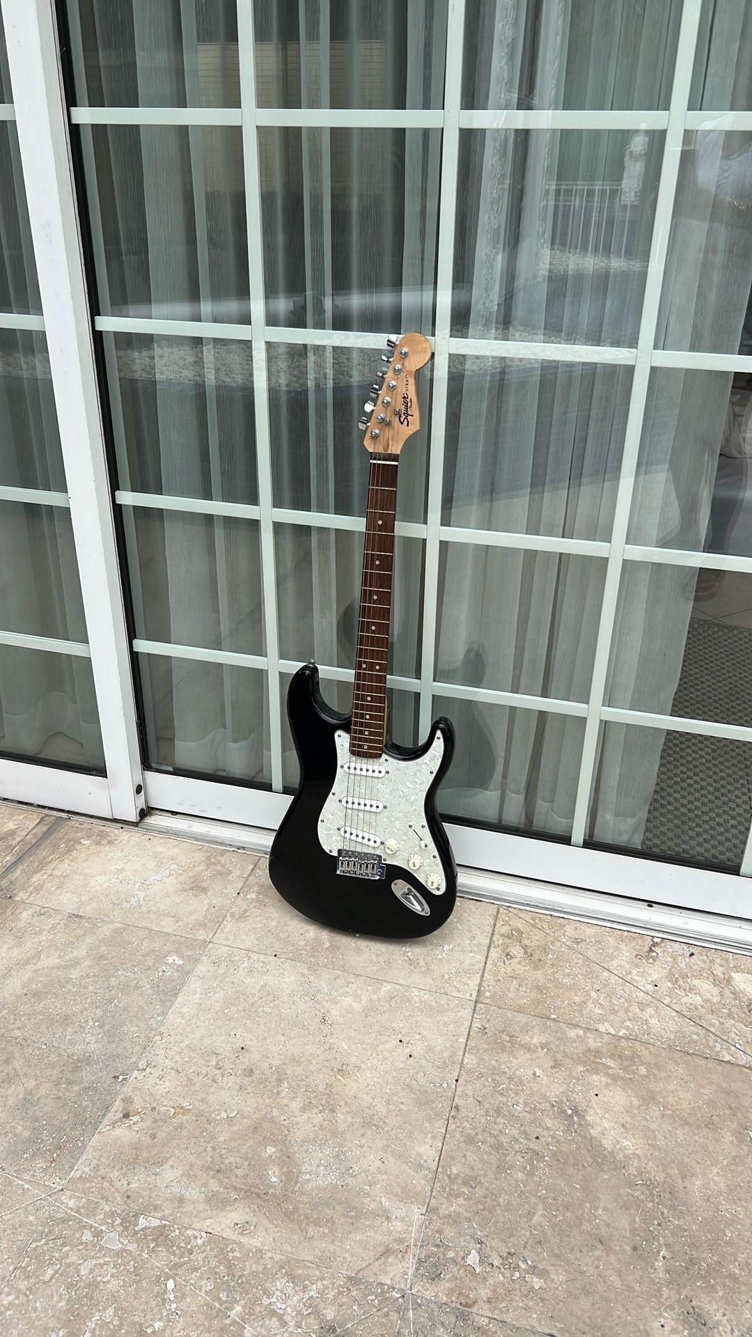 Electric FENDER Squire Strat Guitar