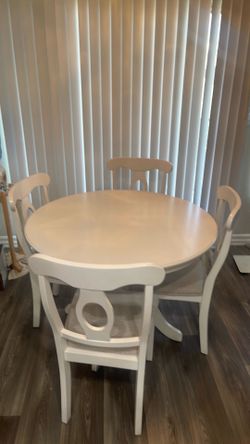 White dinner table with 4 chairs