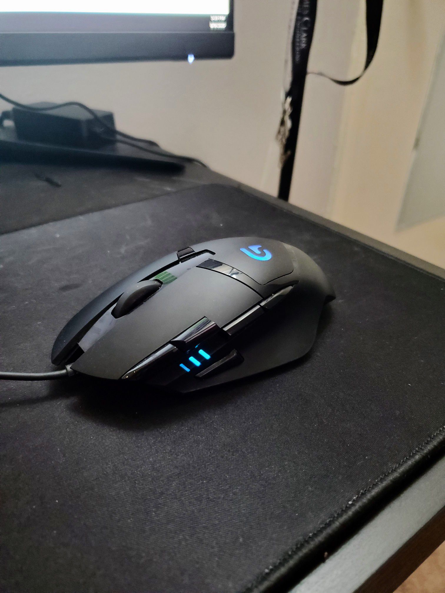 Logitech G402 hyperion fury gaming mouse