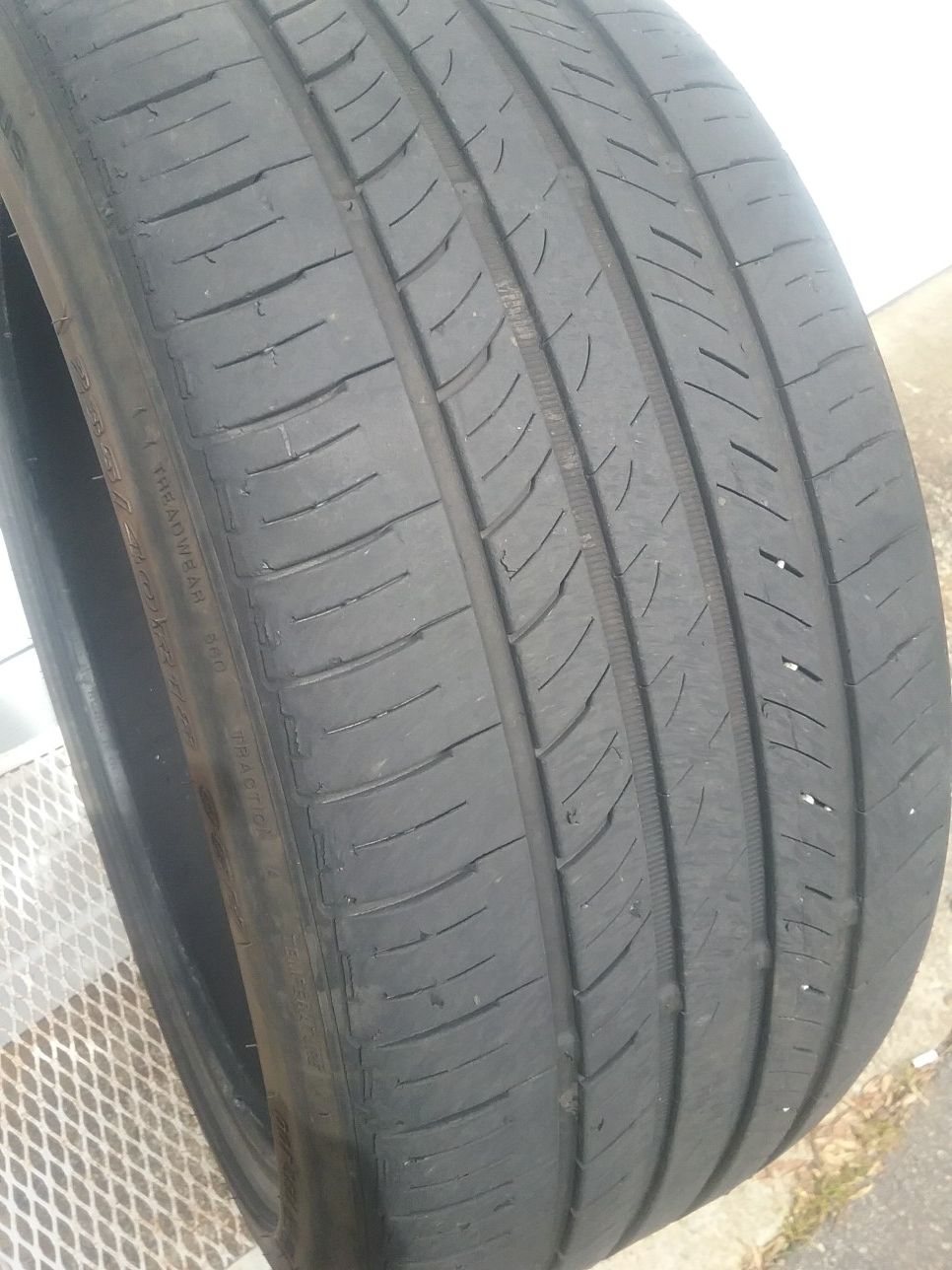 235 40r 18