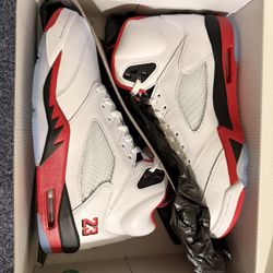 Jordan 5’s Fire red Black tongue 