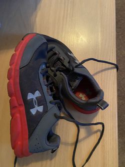 Under Armour Boys 6.5 Sneakers -used