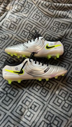 Soccer cleats