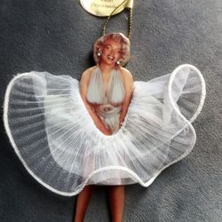 vintage Marilyn Monroe Bradford exchange Christmas ornaments 25.00\or 850.00 whole set of44 pieces each Make someone's Christmas with this gift
