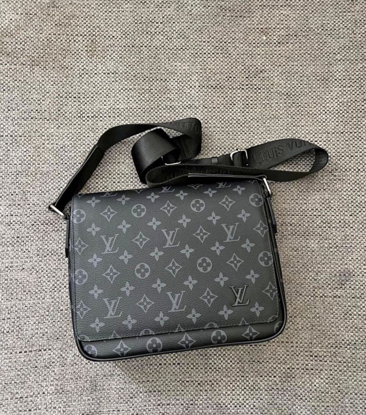 Louie Vuitton Messenger Bag