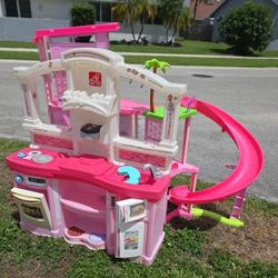 Step2 Fun with Friends Kitchen playset