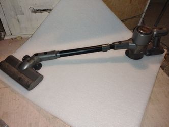 Rechargeable battery powered vacuum