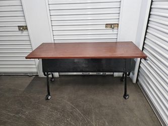 Table / Desk