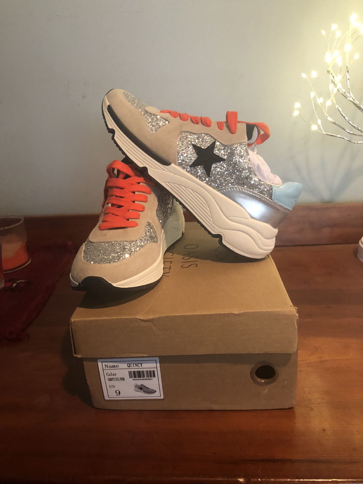 Oasis Society Woman's Tennis Shoes