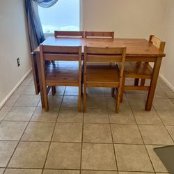 Kitchen / Dining Room Table W/chairs