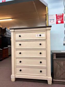 🚚Hot Deal🚚Clearance Special Chest Drawer/Tall Dresser $399, Payment available, Delivery available.