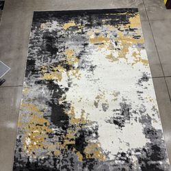 BRAND NEW RUG Size 5ft 3in 7ft 7in
