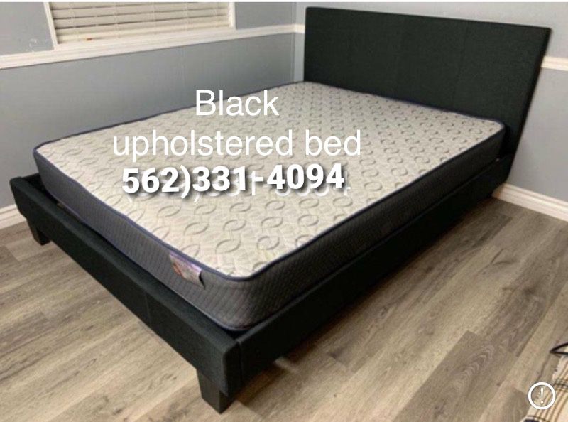 New Queen Size 🛏️ W/New MTRS 