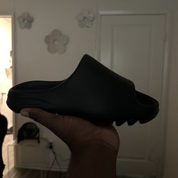 Yeezy slide 
