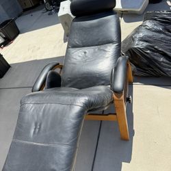 Zero Gravity Reclining Chair 