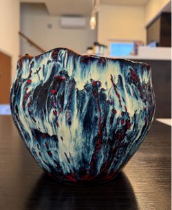 Fluid art ceramic vase