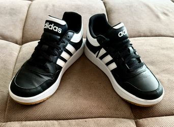 BRAND NEW Adidas Size 5 1/2 Youth