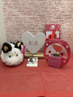 Rae Dunn White Heart Mom Plaque