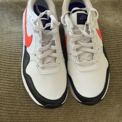 Nikes Men Size 9 