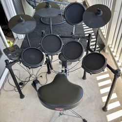 Alesis Nitro Drum Set And Throne