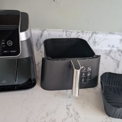 Ninja Air fryer w/ 2 Silicone Liners
