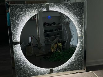 LED ring light that also has sparkles LED ring light that also has sparkling lights