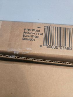 V FLAT WORLD FODALE V FLAT black white