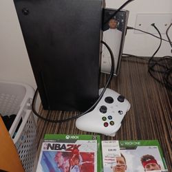 Xbox, Black, 2 Remotes 2games