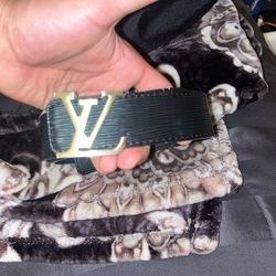 Size Medium LV Men’s Belt