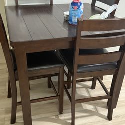 Dining Room Table And Chairs 
