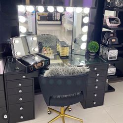 VANITY WITH BLUETOOTH MIRROR AND SPEAKERS 