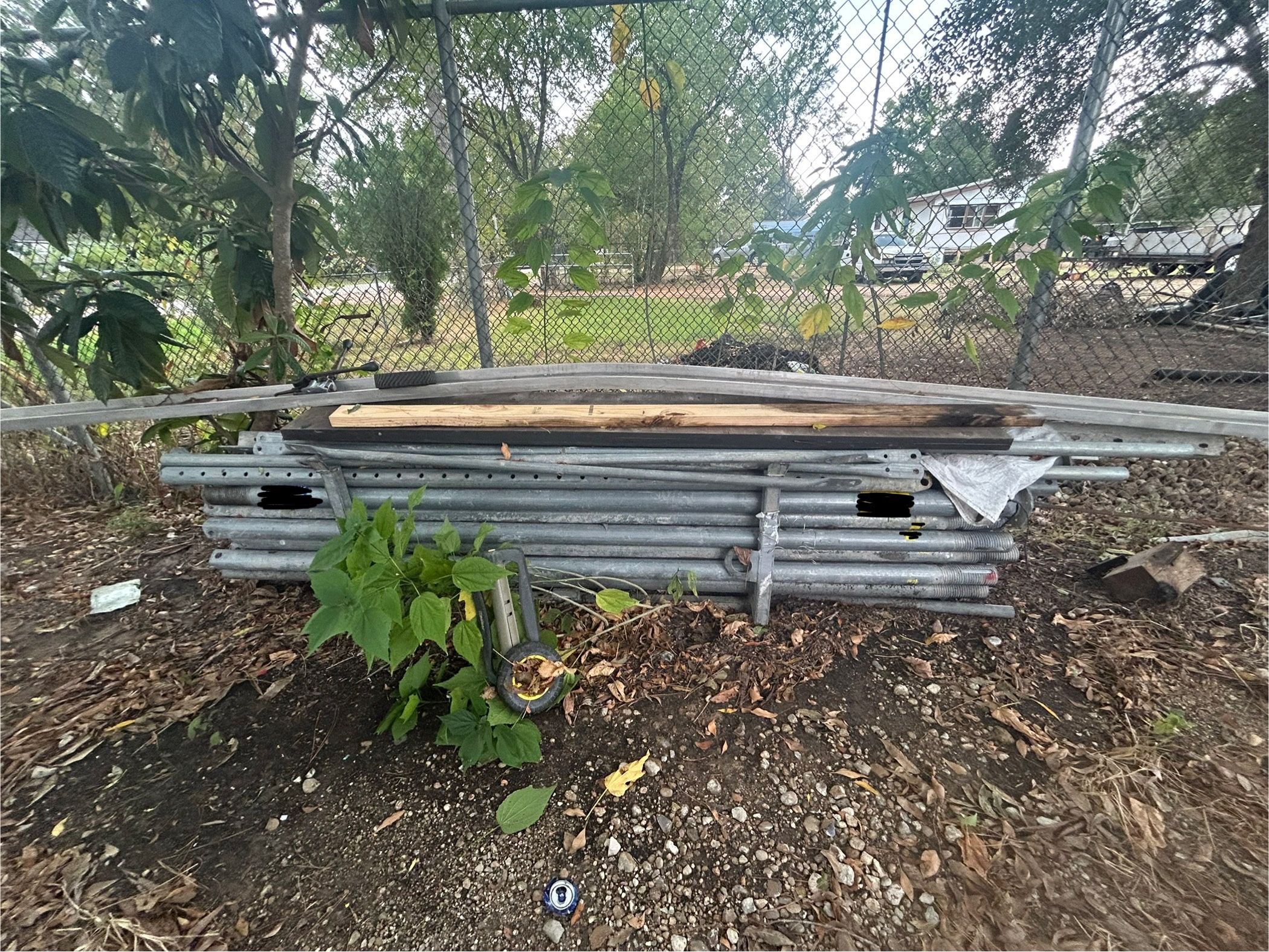 Metal Posts/ Postas De Metal