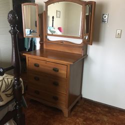 Adorable Mirrored Dresser